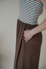 Load image into Gallery viewer, close up view of model wearing the feels like home maxi dress featuring a view of the side pockets.
